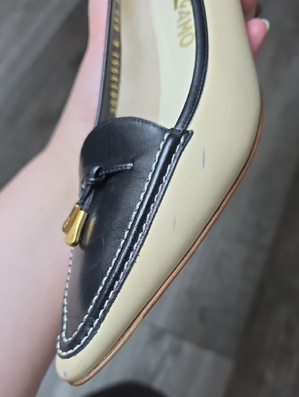Salvatore Ferragamo | Vintage Two-tone Kittwn Heel Pointed Tassel Pumps Sz 10 - Picture 15 of 16
